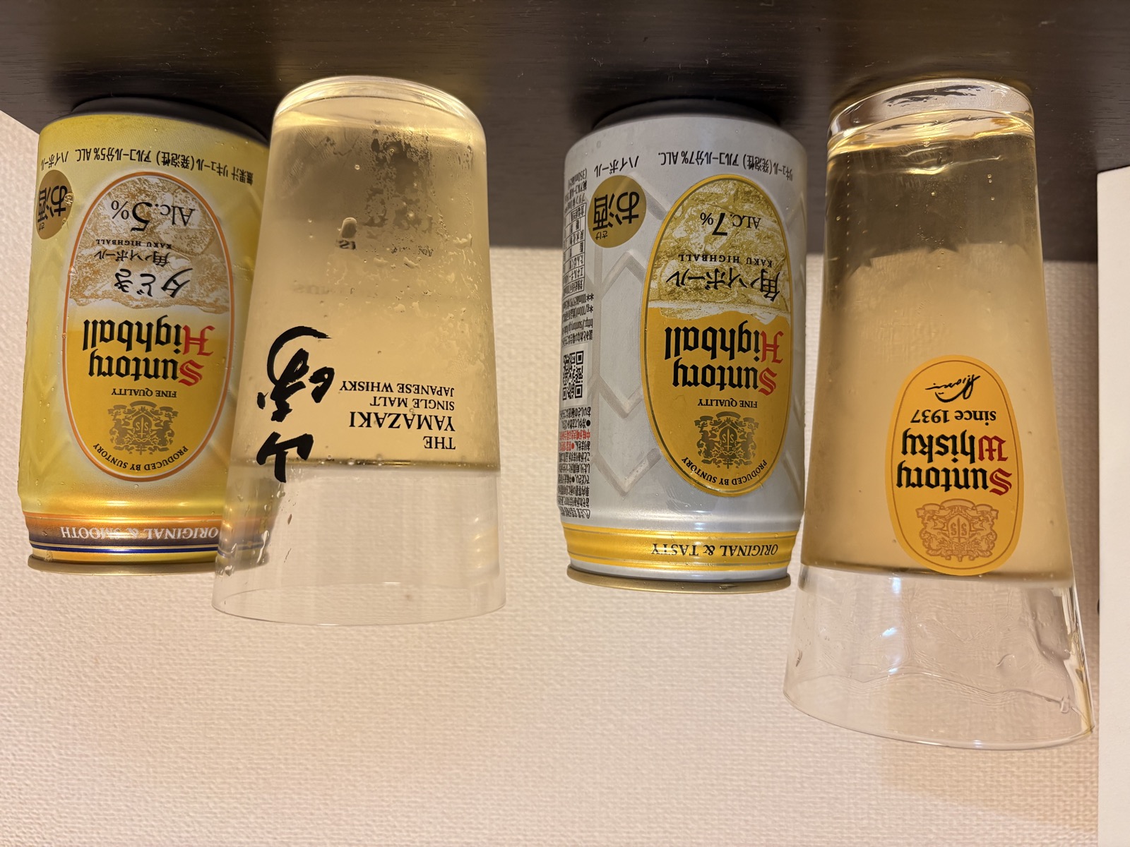 角ハイボール缶〈夕どき〉と定番7%を並べて飲み比べ