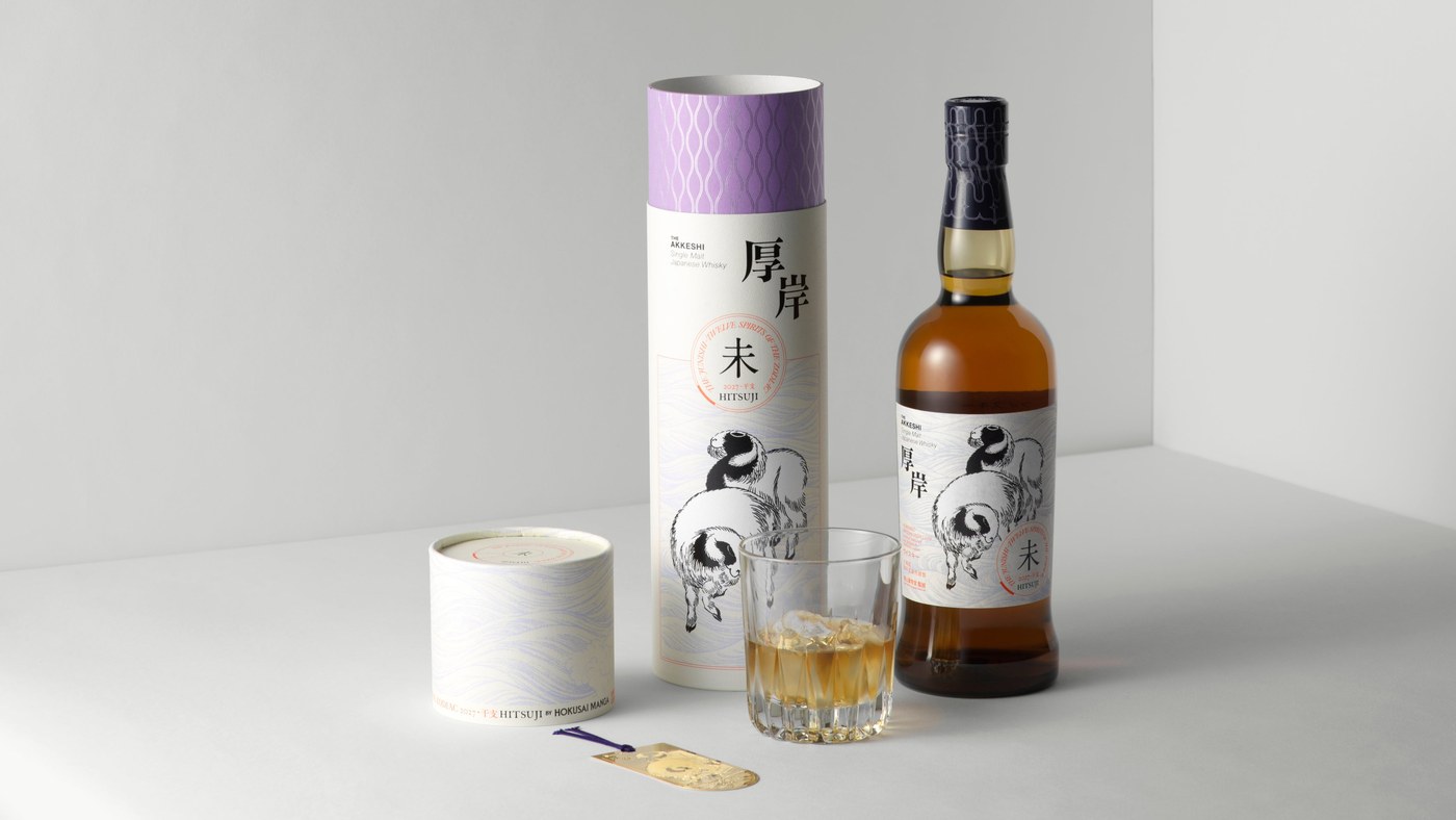 厚岸シングルモルトジャパニーズウイスキー 未/HITSUJIのボトルと紙管の化粧箱と栞